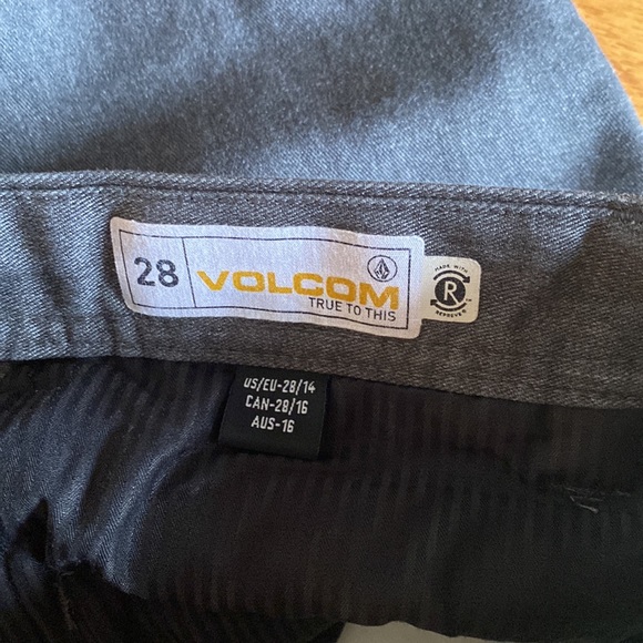 Volcom shorts - Picture 4 of 5
